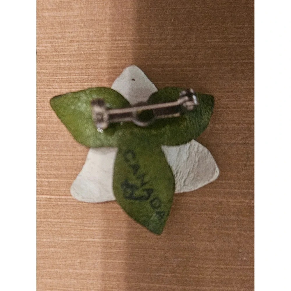 Trillium Flower brooch pin - signed Canada Floral Statement Lapel Accent FASHION